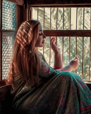 Alaa Hussein Instagram - حابة تدعمون وياية المصورة فاطمة @lhef.fk 
ورح تشوفون تصويرها بالايام القادمة ، رأيكم بالصور؟!💖
حلوة لو تجنن😜😘😍