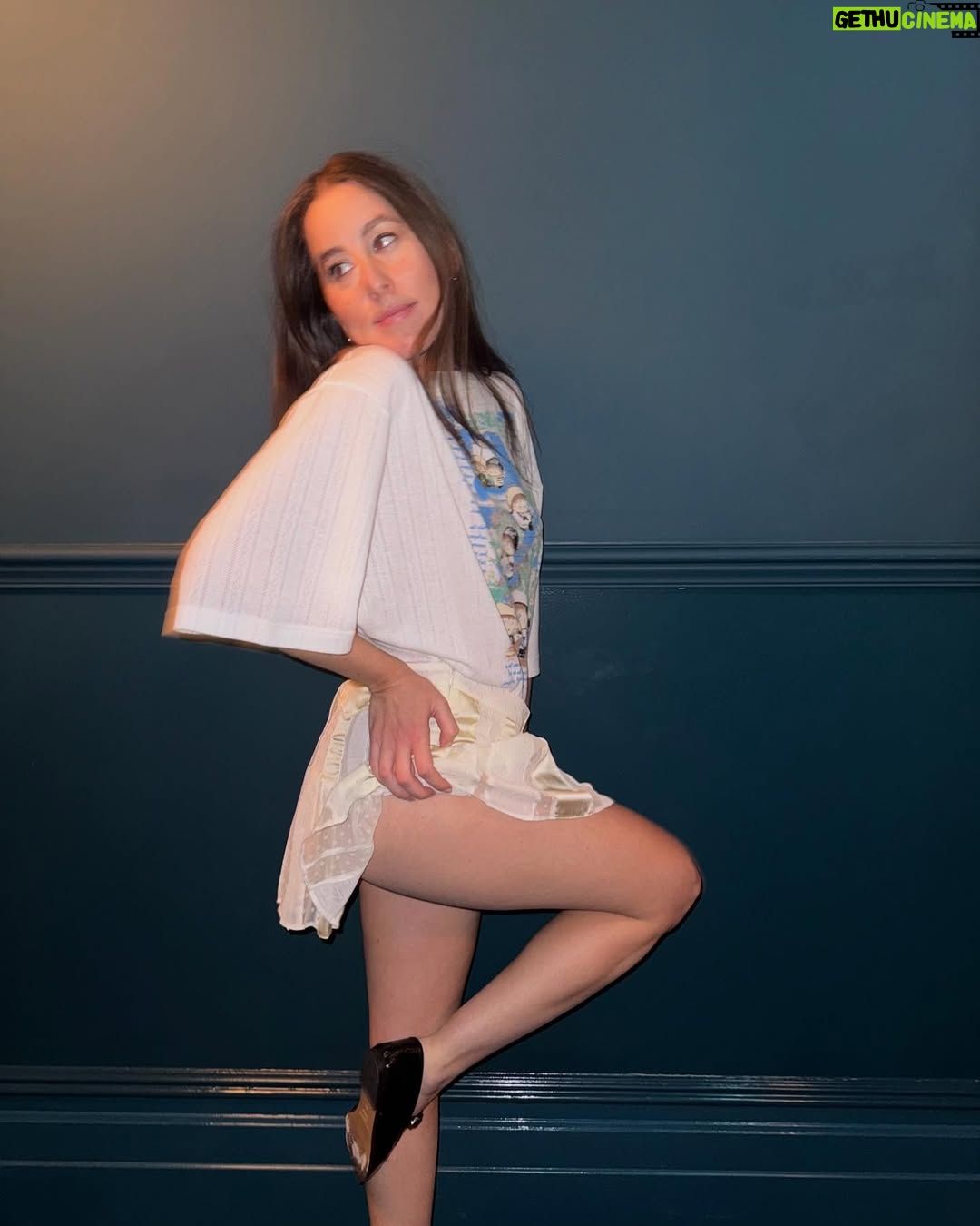 Alana Haim - 33.1K Likes - relationships is out and i feel hot!!