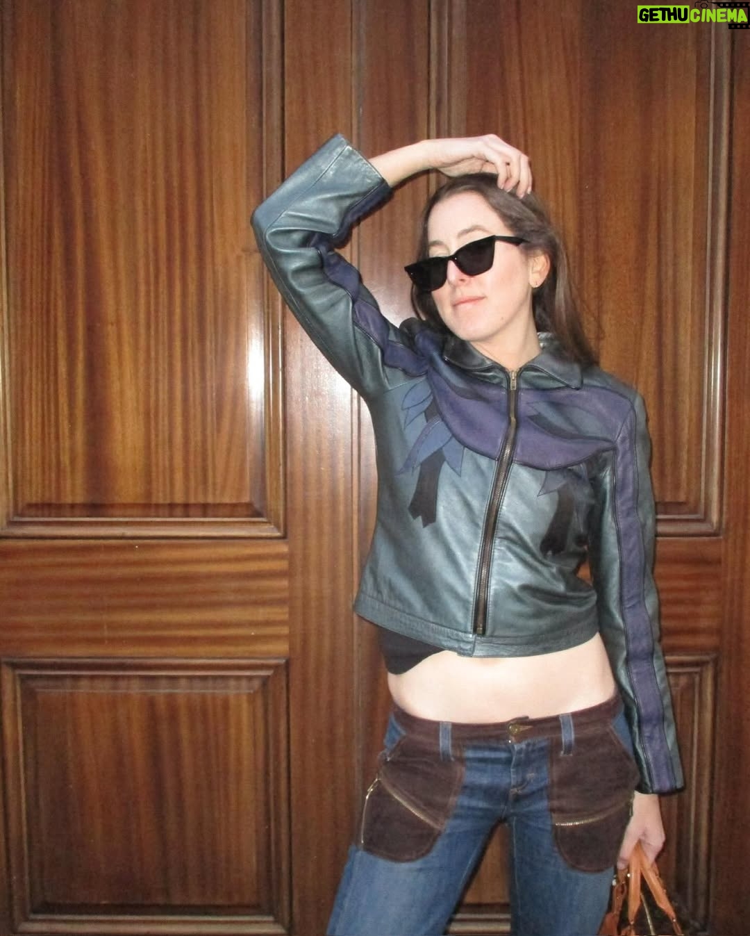 Alana Haim - 33.1K Likes - relationships is out and i feel hot!!
