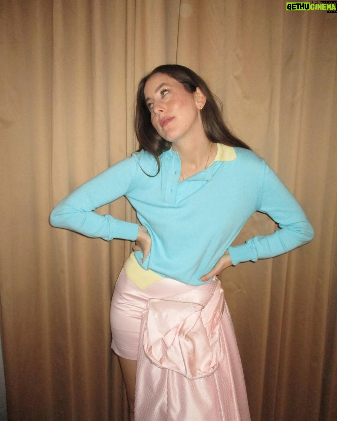 Alana Haim - 33.1K Likes - relationships is out and i feel hot!!