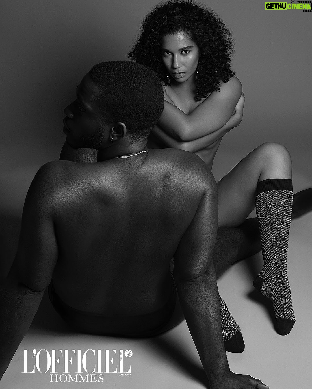 Alana Monteiro - 72.7K Likes - L’Officiel Hommes March 2025 Cover Story
Photographer @erezsabag
Makeup @makeupbydisco
Stylist @cristinamarie23
Hair @koji_ichikawa
Socks @gucci
Earrings @ettika
Boxers @tomford