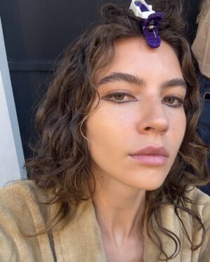 Alanis Guillen Instagram - Mastigando finais