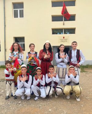 Albana Osmani Instagram - Tropoja ♥️🦅
Kur te shkoni mos harroni merni me te miren e atij vendi , miresine , bujarine, dashurine, bukurine ne cdo gur mali e fije bari ,e lule ngjyra-ngjyra, e me vlefshmja bukurine e atyre njerezve te mire .