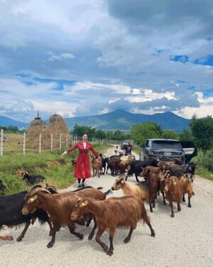 Albana Osmani Instagram - Tropoja ♥️🦅
Kur te shkoni mos harroni merni me te miren e atij vendi , miresine , bujarine, dashurine, bukurine ne cdo gur mali e fije bari ,e lule ngjyra-ngjyra, e me vlefshmja bukurine e atyre njerezve te mire .