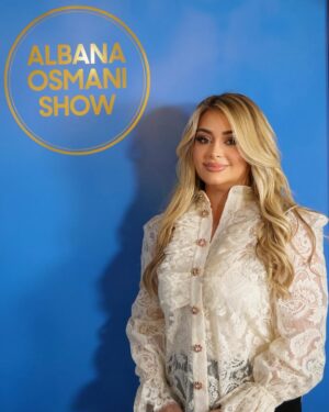 Albana Osmani Instagram - Nje  shembull suksesi si Neraida Biçaku sonte e ftuar ne @albanaosmanishow ! Bussiness woman e suksesshme , Nene e mrekullueshme , dhe Drejtoreshe e Global Woman Albania & Kosova . @ideza_b 🌹 
Nje kohe e bukur mes rrefimesh dhe mesazhesh te forta ,sonte ora 21:00 !