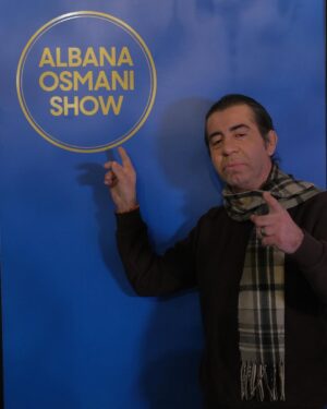 Albana Osmani Instagram - Sonte në Oren 21:00 në Platformat e mia Online nis @albanaosmanishow . Subscribe ✅  Albana Osmani - YouTube channel, qe te jeni te mirë-informuar jave pas jave .
I ftuari im i pare është Gent Pjetri . Tupu ime ♥️ ( nuk ka instagram por unë do ja percjell gjithë detajet 🤗) 

Nje show argëtues . Ku padyshim saga e të ftuarve episod pas episodi do të jetë arsye për ta ndjekur me shumë dashuri dhe kuriozitet . #albanaosmanishow 

Faleminderit Sponsor: @aromegruaje.center 
@reineana.fr 

Make up & Hair @aromegruaje.center 💛@ajnakule_mua 💛

Thank you @silviflowers_tirane 🌹