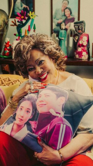 Alcione Instagram - Você Me Vira a Cabeça em coreano é a nova trilha sonora da minha vida. Os últimos episódios da série Se a Vida Te der Tangerinas… chegam amanhã, dia 28 de março. 🫰🍊