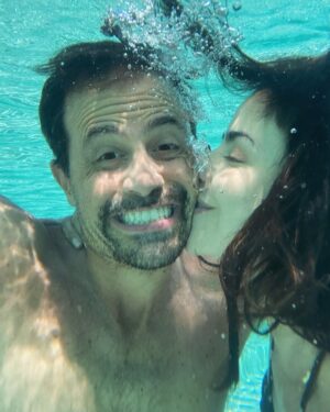 Alejandra Ambrosi Instagram - Bajo del mar 🌊😎🫧🎶💕