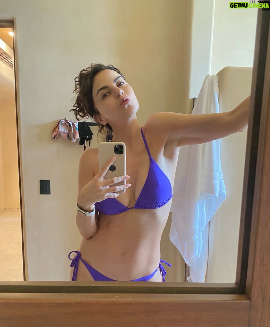 Alejandra Ambrosi - 1.9K Likes - 🌊 Mar, sal, y casi cero señal… justo lo que me recetó el alma.✨
Les mando muchos respiros y suspiros 🌬️
#playa #vacaciones #loqueimportaesvivir