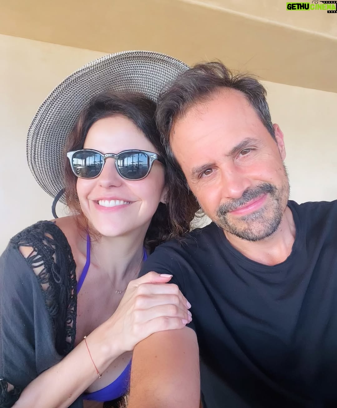 Alejandra Ambrosi - 1.9K Likes - 🌊 Mar, sal, y casi cero señal… justo lo que me recetó el alma.✨
Les mando muchos respiros y suspiros 🌬️
#playa #vacaciones #loqueimportaesvivir