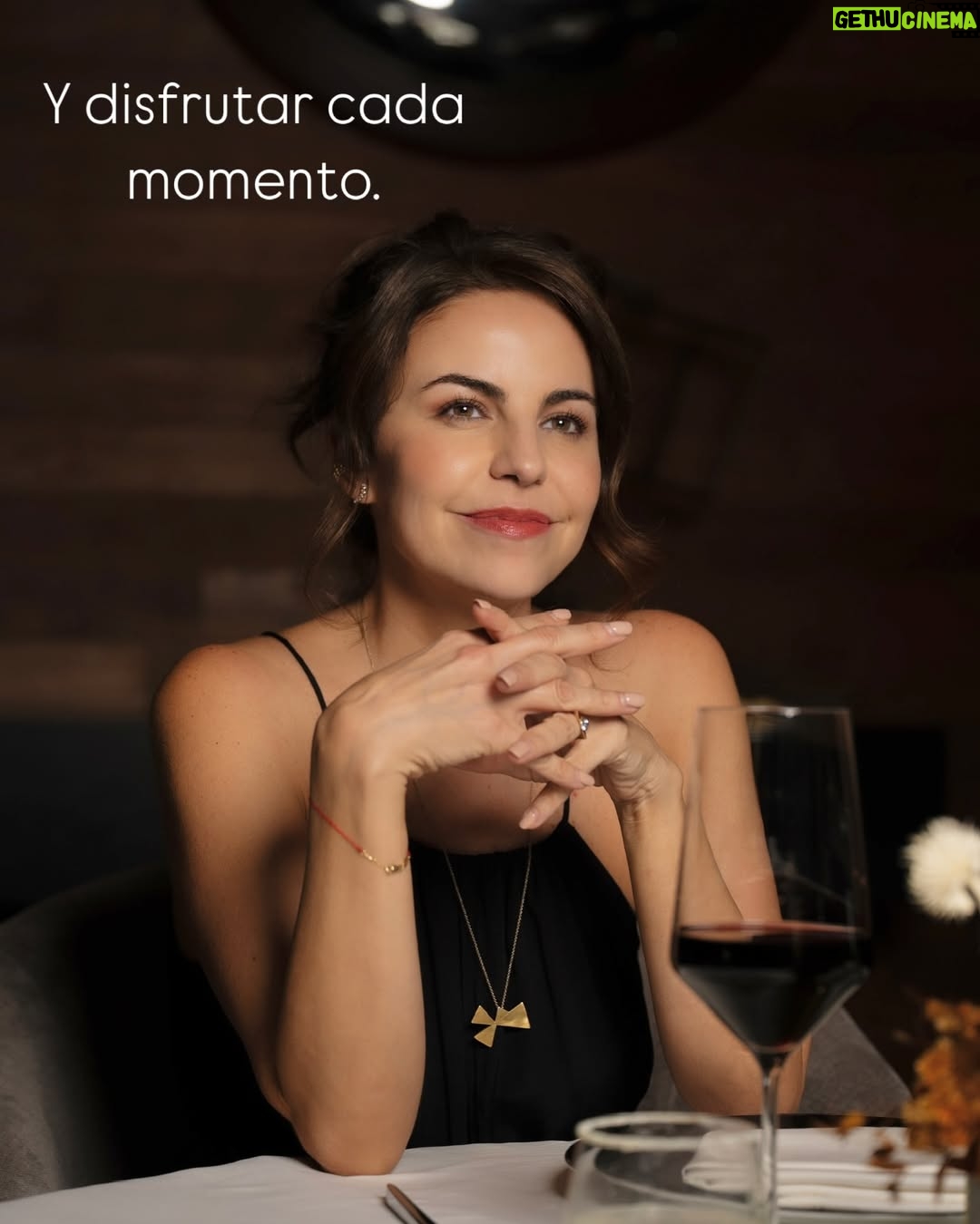 Alejandra Ambrosi - 1.9K Likes - ✨ Brindando por el cambio, por el movimiento… y por las cosas que no vemos venir pero llegan con todo.
¡Salud! 🥂🙌
Siempre hay un motivo para celebrar…
Desliza ➡️ siente el mood,
y cuéntame: ¿qué celebras hoy? Te leo. 🤩
#brindo #loqueimportaesvivir #liveaqua #certezaincerta #moodfluye #cdmx #lugarescdmx