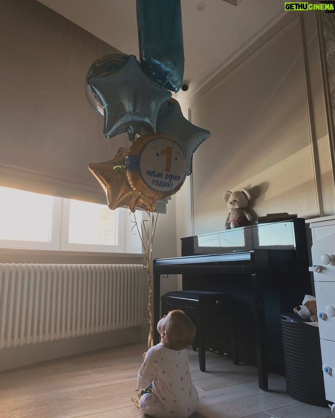 Aleksandra Saveleva - 41.1K Likes - Мы тебя так ждали наш дорогой Леончик! И вот уже 6 лет слезы на глаза наворачиваются какого классного парня мы родили!
Ты невероятно умный, добрый,честный, веселый и просто хороший человек- возможно тебе будет немного сложно с этими качествами по жизни, потому-что к сожалению мир жесток и в нем нет справедливости. И поэтому я желаю тебе сохранить эти качества и приобрести гибкость и стабильную самооценку.
Мы с папой стараемся быть примером для тебя каждый день, мы не воспитываем тебя-мы воспитываем себя для тебя♥️
Будь счастлив! А мы всегда рядом!