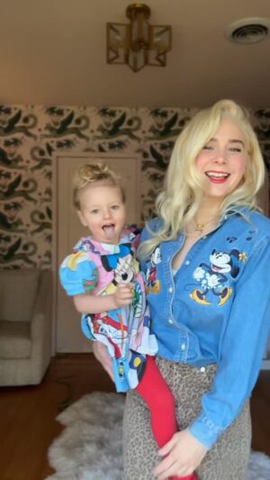 Alessandra Torresani Instagram - The Princess is dressed and off to see….
Can you guess where we are going?! HINT: 🐭⛸️