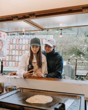 Alex Gonzaga Instagram - Last February we had a quick trip to Taiwan after everything that happened. Kahit sobrang busy nakapaglaan parin ang asawa ko ng ganitong oras. Thank you @mikee_mo at sorry dahil pabebe asawa mo 🫣 Full vlog #Linkinmybio 

Thank you for this tour @smbtravel 🫶🏼