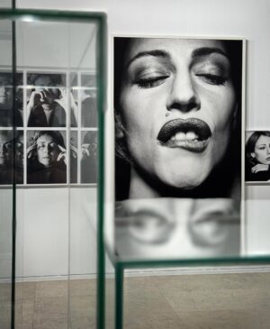Alexandra Lencastre Instagram - Probably the best known “Lips & Mole” in show business. Here is the most beautiful actress Alexandra Lencastre @mariasgoneee who I had the pleasure to shoot on several  occasions over these past 33 years. This is one of many images that can be seen at my current exhibition Sessions/Sessões being held at the Sociedade Nacional de Belas Artes in Lisboa until 26.04.2025
These particular images were shot on a positive  B&W film that I wish I had used more at the time called #agfascala200 #alexandralancastre 
Exhibition/Book supported by @lisboacultura @camara_municipal_lisboa @spautores @ukinportugal @stephanbodzin @lunasemara @delta_cafes @whiteclinic @bondstone_ @tivoliavenidaliberdade @odewinery and #expertmar Also major shout out to my printer Nuno from @fineprint.pt who I’ve worked with for the past 25 years that raced and rallied to get this amazing prints out in time for the exhibition “just” 🙏🏻 Concept of design @talesoftomorrow.studio 💙 This is not just an exhibition this is a statement. #ilovemyjob📸 #snba #Lisboa #Lisbon #portraitexhibition #portraits #fineartportraits