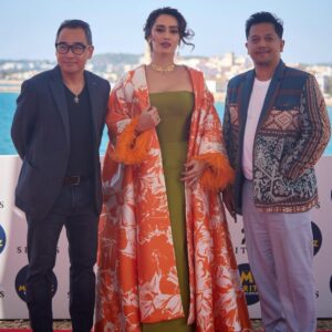 Alexandra T. Gottardo Instagram - SITGES
56È Festival Internacional De Cinema Fantastic De Catalunya Spain ❤️ 

Thank you for the magnificent dress @sebastiangunawanofficial 🌹 and beautiful necklace @tuloladesigns 💋