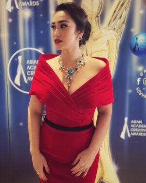 Alexandra T. Gottardo Instagram - Accessories are small yet magnificent part of an outfit. This beautiful accessories design by Rinaldy, thank you for your artistic creation ❤️ #wandaharaaproject @wanda_haraa @rinaldyyunardi