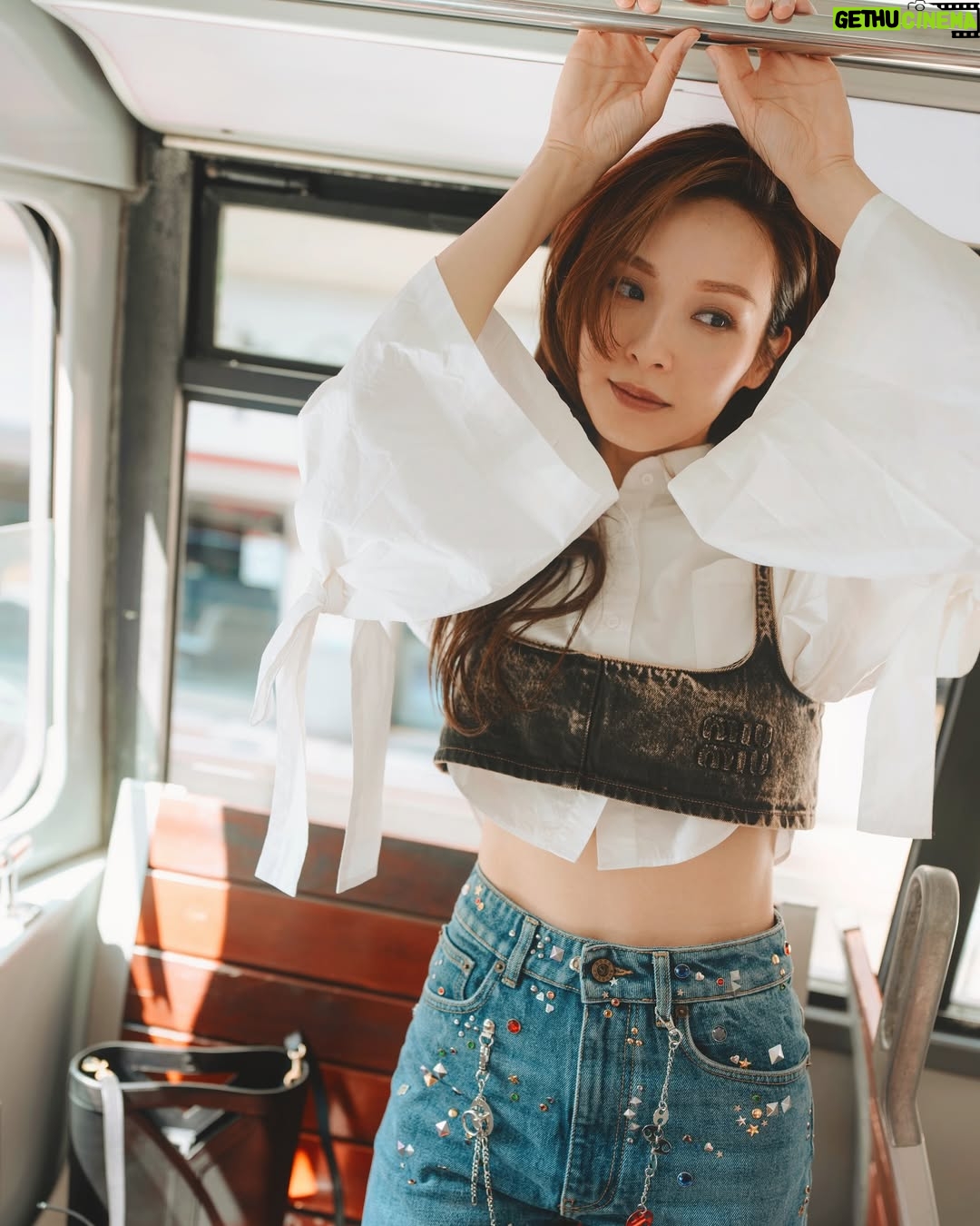 Ali Lee - 34K Likes - 突然很想回到過去
跳上叮叮 任它帶去東與西 🚎
#ysl @ysl
#ALife