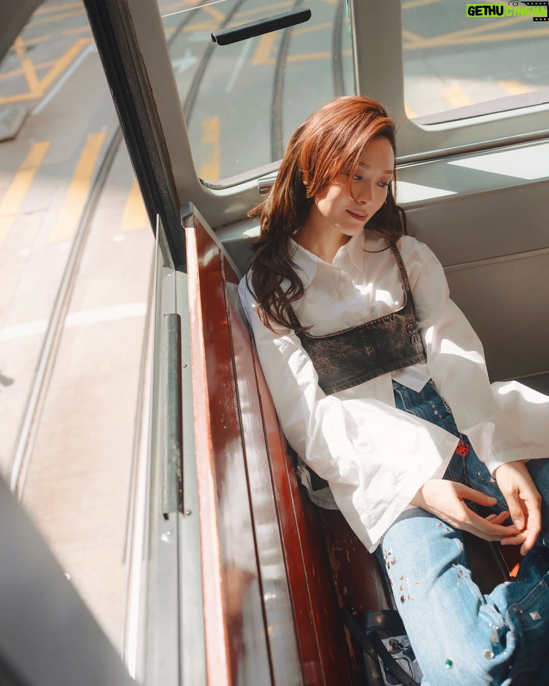 Ali Lee - 34K Likes - 突然很想回到過去
跳上叮叮 任它帶去東與西 🚎
#ysl @ysl
#ALife