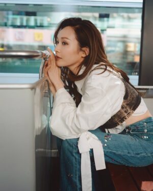 Ali Lee Instagram - 突然很想回到過去
跳上叮叮 任它帶去東與西 🚎

#ysl @ysl 
#ALife