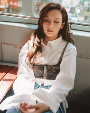 Ali Lee Instagram - 突然很想回到過去
跳上叮叮 任它帶去東與西 🚎

#ysl @ysl 
#ALife