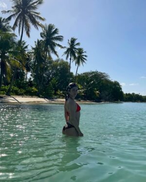 Alice Isaaz Instagram - Take me back ⏮️
Merci @clubmed 🇲🇶🌴

PS : Toujours garder le meilleur pour la fin.