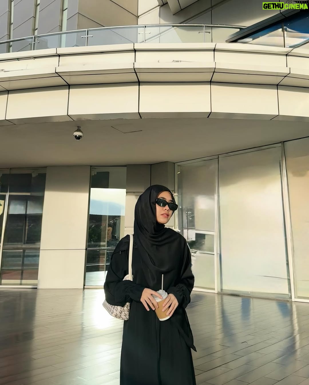 Alifa Lubis - 260K Likes - selamat menunaikan ibadah puasa🤍