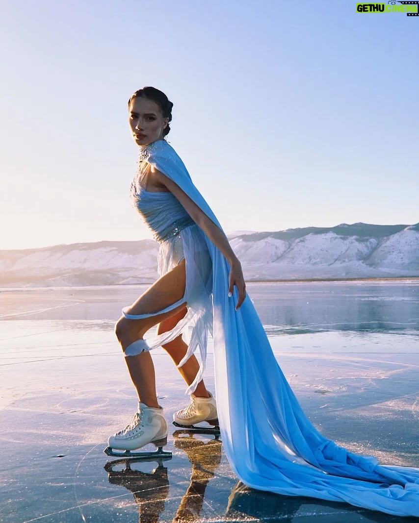 Alina Zagitova - 57K Likes - Еще немного фото с байкальского льда 🧊
А уже завтра расскажу все о своем новом проекте! Следите за новостями 😉