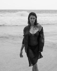 Actress Alinne Moraes HD Photos and Wallpapers March 2025