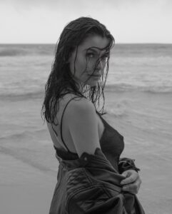 Actress Alinne Moraes HD Photos and Wallpapers April 2025