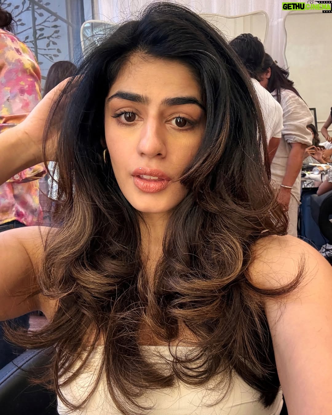 Alisha Chopra - 6K Likes - Selfies from 08/04/2025 🪞
Don’t ask why I clicked a million selfies, juuuuuuustttt because.
#selfie #mood #moodypost #explore #explorepage #coffee #hair #eyes #look #workout #happy