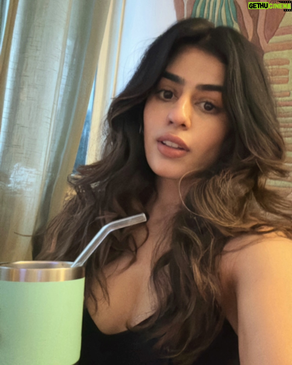 Alisha Chopra - 6K Likes - Selfies from 08/04/2025 🪞
Don’t ask why I clicked a million selfies, juuuuuuustttt because.
#selfie #mood #moodypost #explore #explorepage #coffee #hair #eyes #look #workout #happy