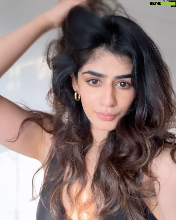 Alisha Chopra - 6K Likes - Selfies from 08/04/2025 🪞
Don’t ask why I clicked a million selfies, juuuuuuustttt because.
#selfie #mood #moodypost #explore #explorepage #coffee #hair #eyes #look #workout #happy