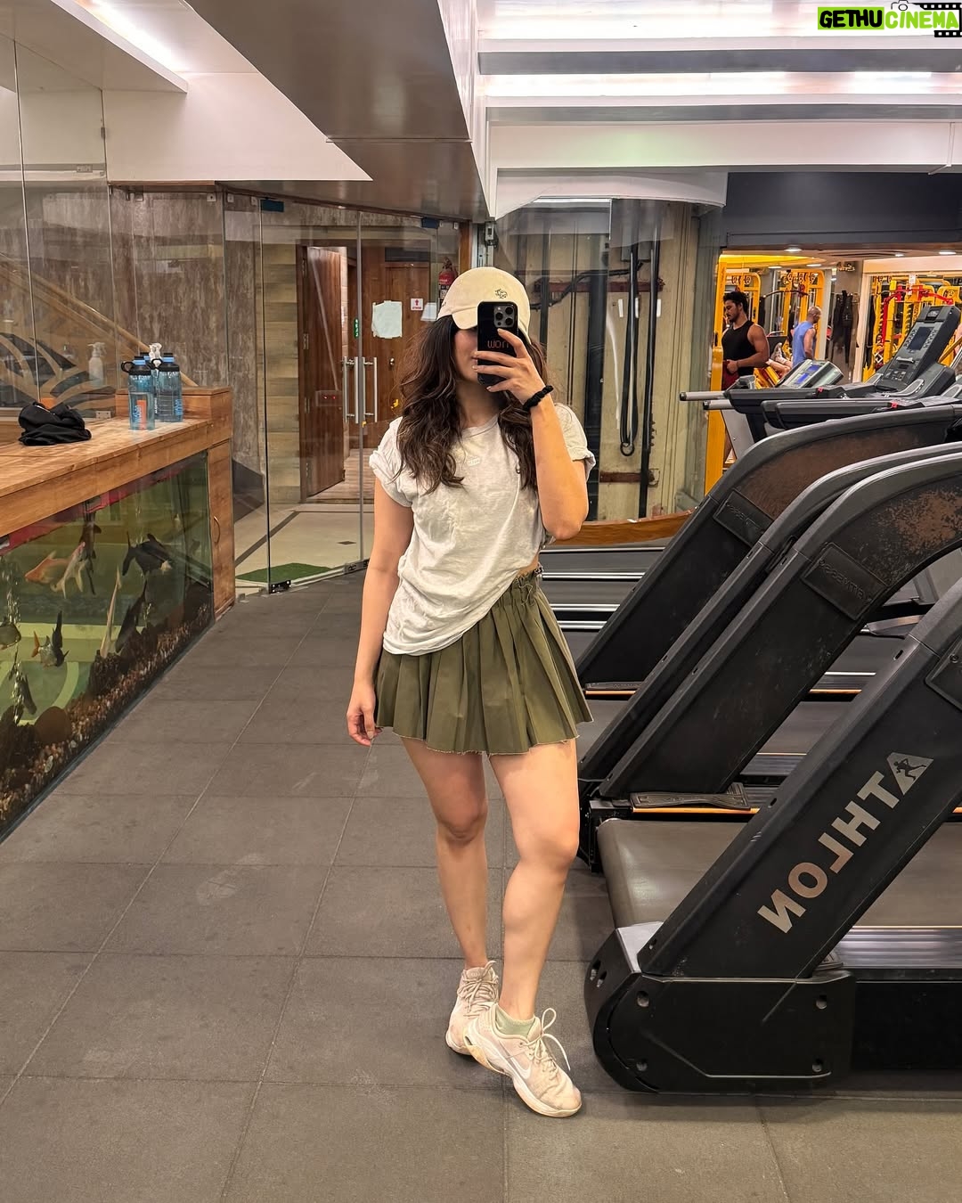 Alisha Chopra - 6K Likes - Selfies from 08/04/2025 🪞
Don’t ask why I clicked a million selfies, juuuuuuustttt because.
#selfie #mood #moodypost #explore #explorepage #coffee #hair #eyes #look #workout #happy