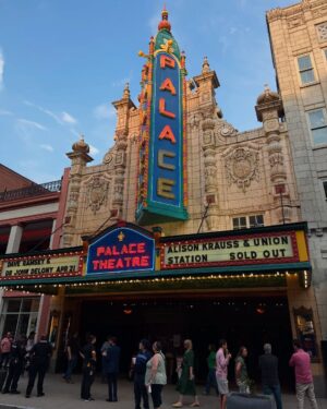 Alison Krauss Instagram - Sold out night 2 of ARCADIA Tour at the Palace Theatre in Louisville, KY

For full tour and ticket information, visit www.alisonkrauss.com

📷 by Ron Browning // @ronvoicecoach