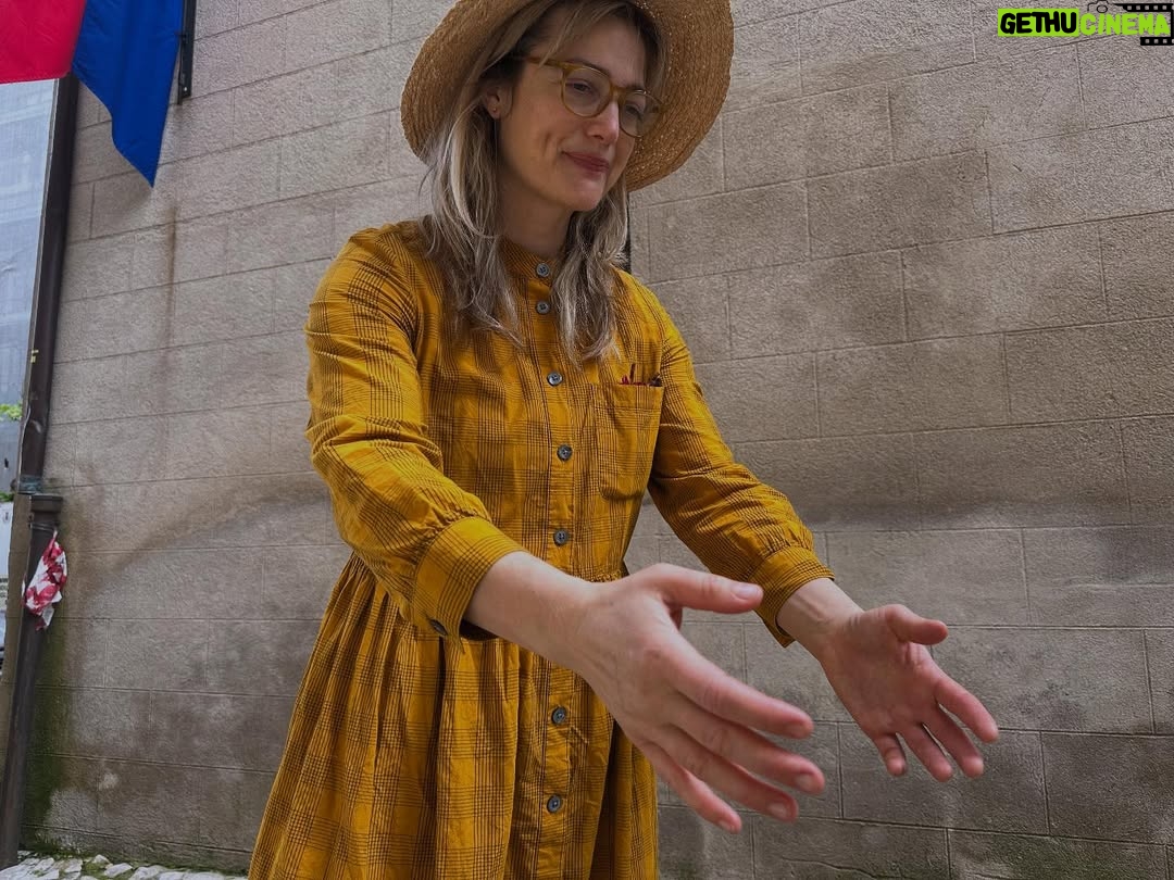 Alison Sudol - 2.5K Likes - my kid took this 🇮🇹