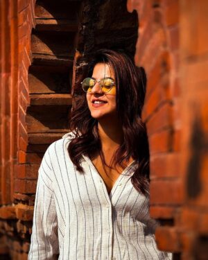 Alivia Sarkar Instagram - An actor’s life is a film unfolding in real time—shot across unknown cities, lived through borrowed souls. Each journey, each role, is a scene in the soul’s epic, chasing the light between action and cut…

📸 @yuuv_shil