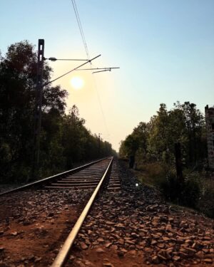 Alivia Sarkar Instagram - An actor’s life is a film unfolding in real time—shot across unknown cities, lived through borrowed souls. Each journey, each role, is a scene in the soul’s epic, chasing the light between action and cut…

📸 @yuuv_shil