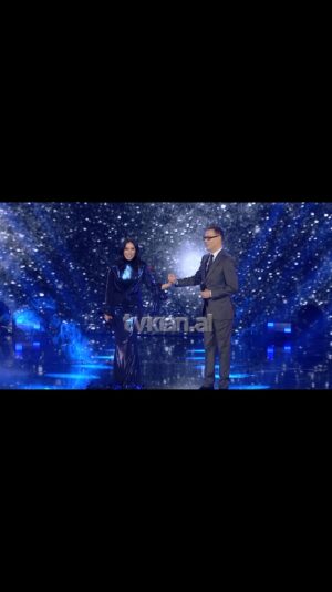 Alketa Vejsiu Instagram - Ndodhi edhe kjo ne @xfactor.albania 
@adi_krasta e mbajti premtimin e dhene dhe kendoi me @erandalibohova Sant Allegria ne origjinal nga Ornella Vanoni dhe Mahmood! Nje nga momentet me te bukur te finales.