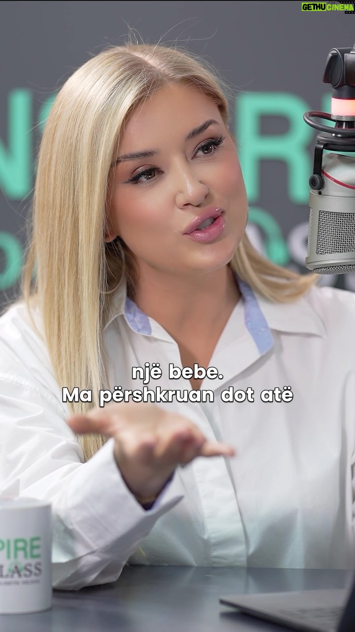 Alketa Vejsiu - 1.2K Likes - 24 vjeç baba: A ma përshkruan dot atë momentin e parë kur lindi djali? E qara e parë…kur e more në krahë?
@andimustafaj në
@podclass.alketavejsiu me @alketavejsiu
#alketavejsiu #andimustafaj #inspirepodcast #inspirepodclass