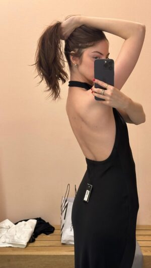 Allie Marie Evans Instagram - Do you feel like you’re behind in life? Struggling to hit milestones by a certain age? You’re not alone.
