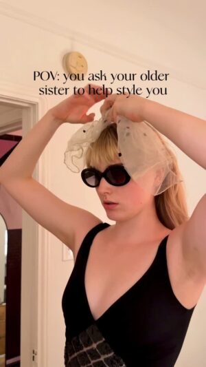 Allie Marie Evans Instagram - Do you agree that you should always want your friends to look just as good if not better than you, when you’re going out?! I would never sabotage a good fit. My closet is your closet. Letting your friend go out in a bad outfit is a capital crime. Part two on ⏰ we need your help picking the purse!