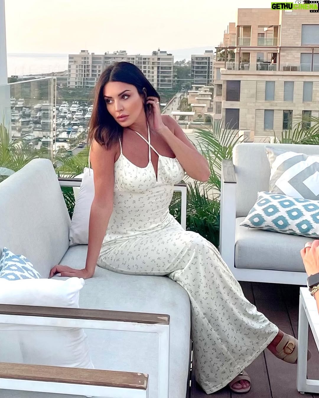 Amal Bouchoucha - 42.4K Likes - Hope is passion for the possible
#Amelbouchoucha 🌅