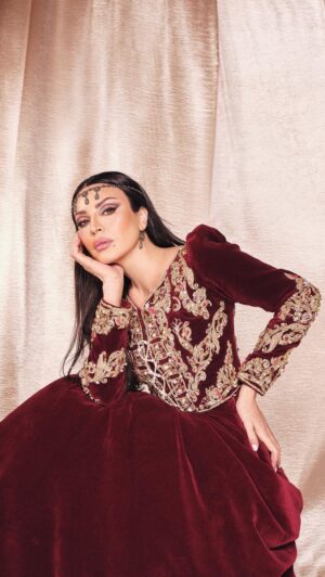 Amal Bouchoucha Instagram - صحا عيدكم لحباب ❤️😍
جلسة تصوير باللباس التقليدي الجزائري غداً 🇩🇿 

كاراكو تصميم: @houitacreation 
تصوير: @georgess_saliba 
ماكياج: @coletteiskandar 
شعر: @michelzeytoun 
ستايلست: @jonymatta 

#اللباس_التقليدي_الجزائري #الكاراكو  #خيط_الروح #الحلي_الجزائري_التقليدي  #البس_جزائري_في_العيد
#يا_رايح #وهران #الجزائر_القارة
#الجزائر #algerie #algeria
