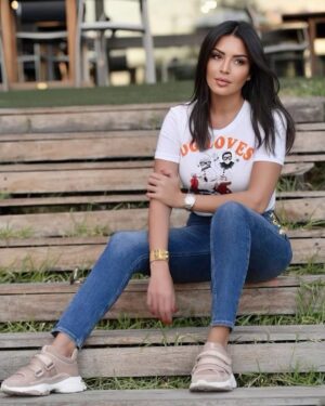 Amal Bouchoucha Instagram - Sparkle with positive vibes 💖✨
#HappySunday #AmelBouchoucha