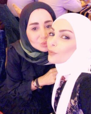 Amal Hijazi Instagram - I miss my friends ❤️i miss lebanon 🇱🇧 @boutiqueamal @ranialoutfij @maikaboutik ❤️❤️