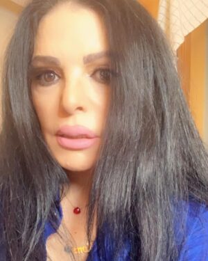 Amal Hijazi Instagram - @nidalalahmadieh سؤال موجه الى السيدة نضال الأحمدية هل يا نضال لديك الجرأة بأن تخبري الناس المعجزة التي حصلت معك في سورة يس ؟؟ وهل آمنتي بالقرآن الكريم بعد هذه المعجزة ؟ مع العلم اني أؤمن بجرأتك  لماذا تكتمتي على هذا الموضوع ؟؟!
