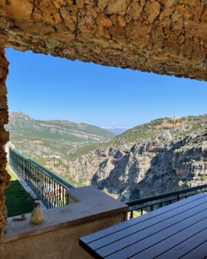 Amal Hijazi Instagram - حبة من ترابك بكنوز الدني #بحبك_يا_لبنان #تنورين #casa_del_sultan #lebanon