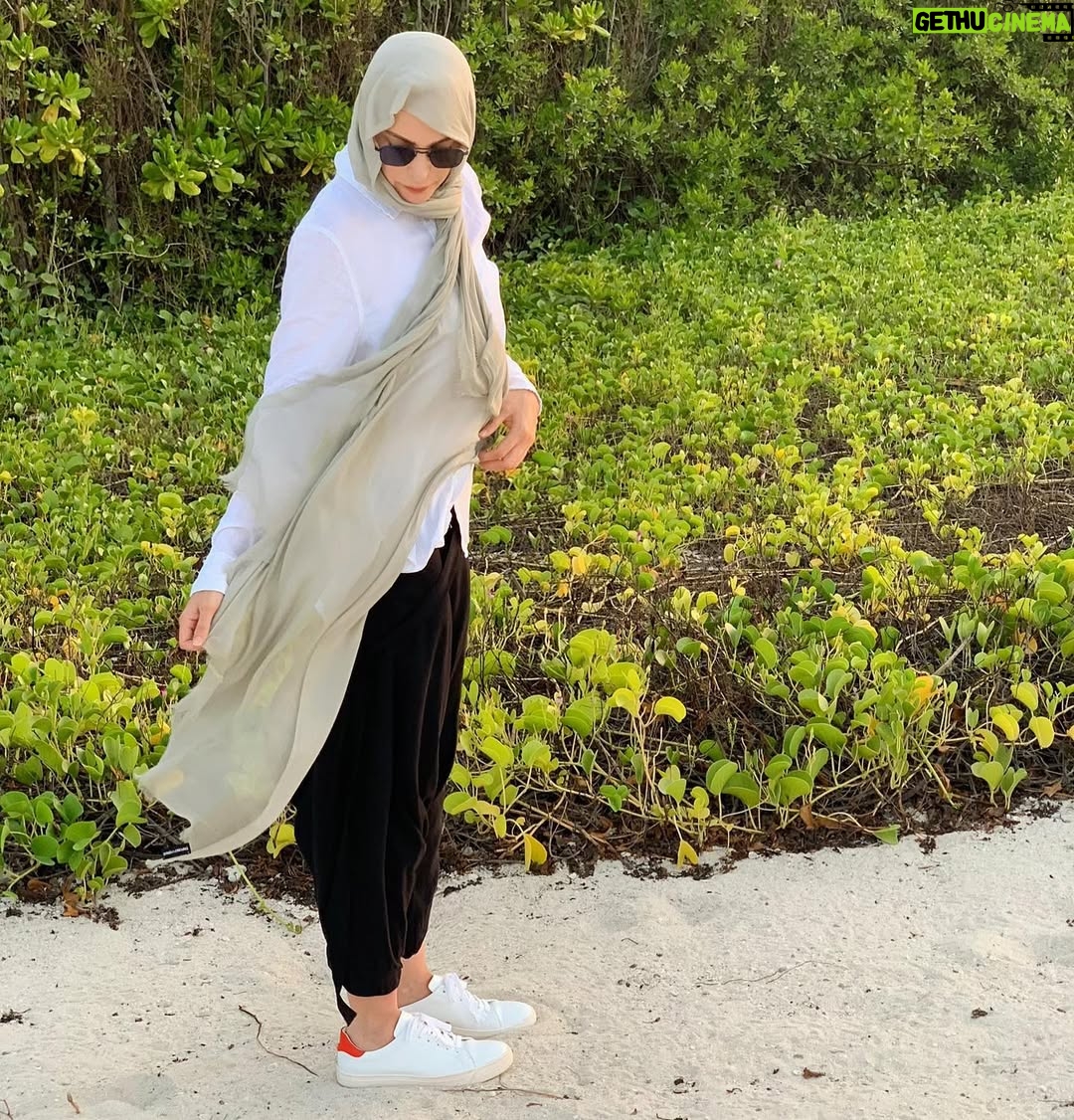 Amal Hijazi - 7.9K Likes - اصنع لنفسك يوماً جميلاً اياك ان تنتظر جمال يومك من أحد..#نهاركم_سعيد
