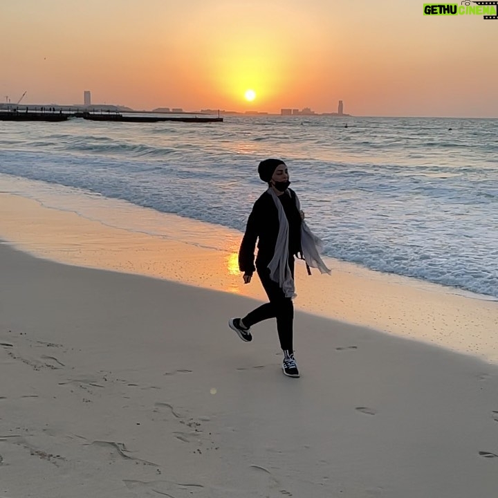 Amal Hijazi - 5.7K Likes - سبحان الذي سخر لنا البحر والشمس والماء والرياح افلا نشكره ؟؟ #الشكر_لله ..
Enjoying the weather #dubai🇦🇪